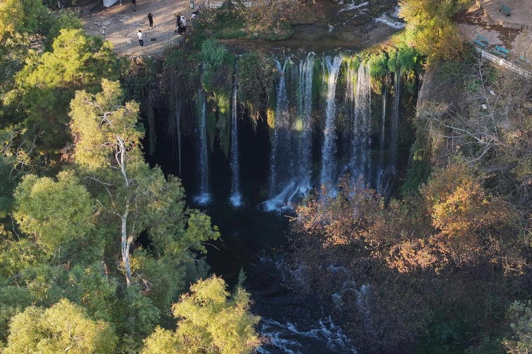 Düden Şelalesi dört mevsim ziyaretçi ağırlıyor