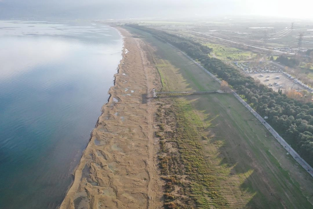 İznik Gölü’nde su seviyesi hızla düşüyor