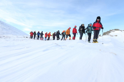 Dağcılardan şehitler için eksi 20 derecede anlamlı vefa yürüyüşü