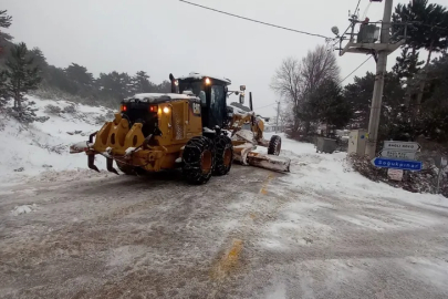 Osmangazi’de kar mesaisi: 7 mahallede yollar anında açıldı!