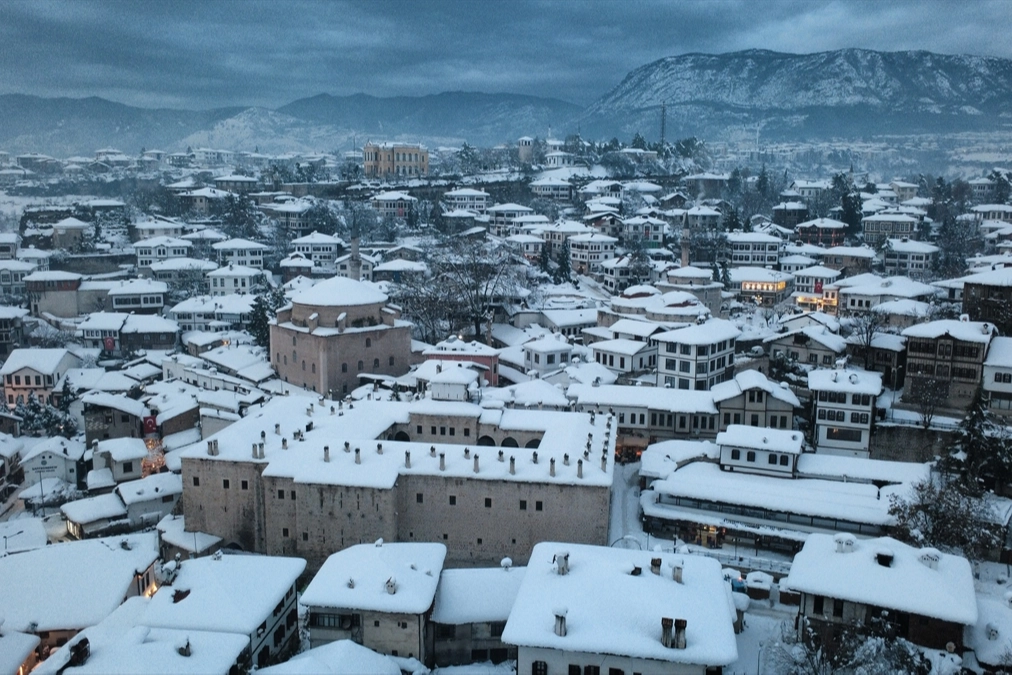 Safranbolu'da tarihi konaklar karla kaplandı