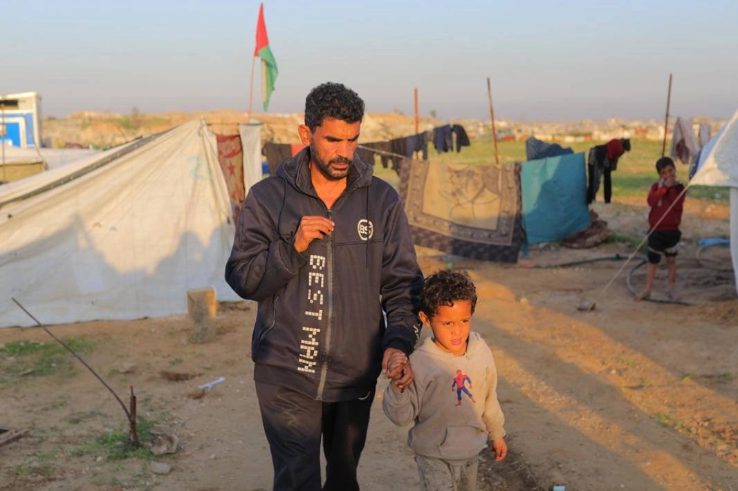 Gazzeli görme engelli çift, yaşamlarını çocuklarının yardımlarıyla sürdürüyor