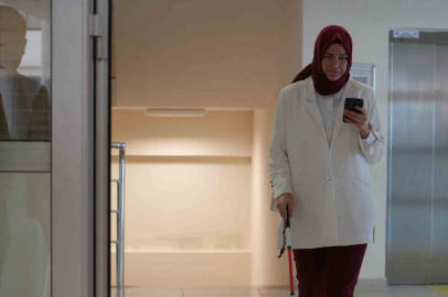 Görme engelli öğrenci, yapay zeka asistanı sayesinde 4 yılda ilk kez tek başına kantine gidebildi