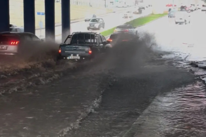 Lodos gitti sağanak geldi: Bursa merkezinde alt geçitler göle döndü!