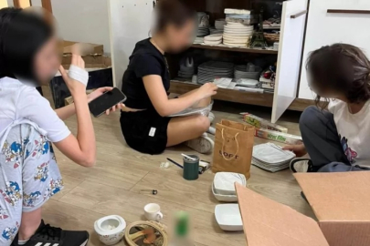 Öğrencilerini evine götürüp temizlik yaptırdı!