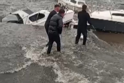 Teknelerin fırtınayla mücadelesi...