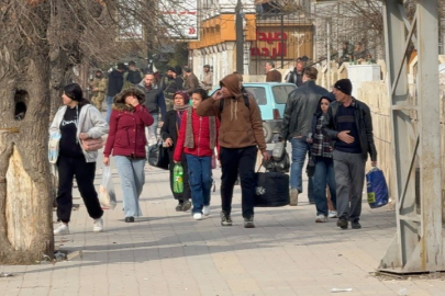 Halep’te siviller bombaların altında tahliye ediliyor