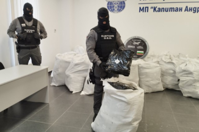 Türkiye’ye sokulmak istenen 739 kilo esrar sınırda yakalandı