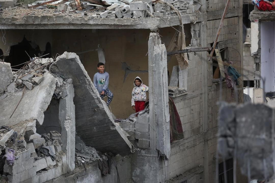 Katil İsrail Gazze'nin Bureyc Kampı'na saldırdı