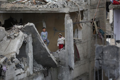 Katil İsrail Gazze'nin Bureyc Kampı'na saldırdı