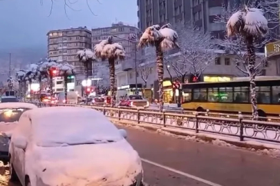 Bursa'da kar yağışı ulaşımda aksamalara sebep oldu!