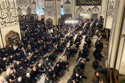 Ulu Cami Miraç Kandili'nde dolup taştı