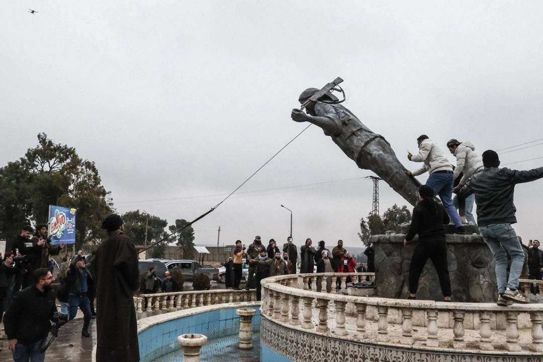 Suriye'nin Rakka kentinde halk, bölgenin terör örgütü YPG'den kurtarılmasını kutladı