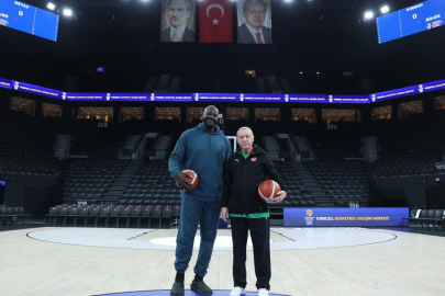 Cumhurbaşkanı Erdoğan, eski NBA oyuncusu Shaquille O'Neal ile basketbol oynadı