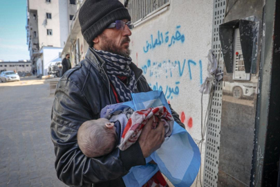 Gazze'de bir bebek daha soğuk hava şartları nedeniyle yaşamını yitirdi