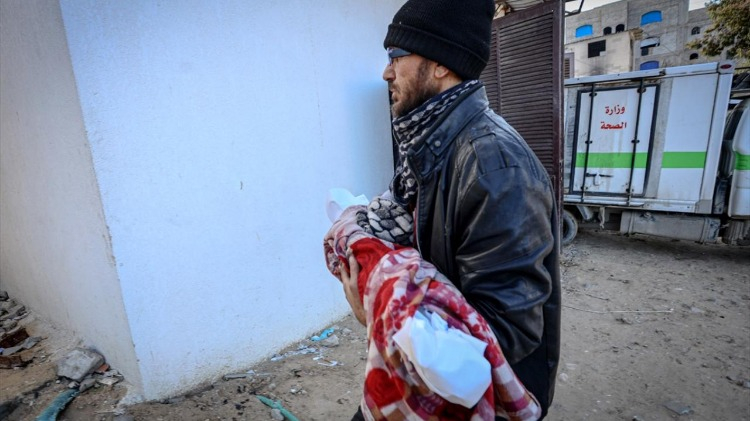 Ateşkese rağmen insani krizin derinleştiği Gazze`de soğuk hava can almaya devam ediyor