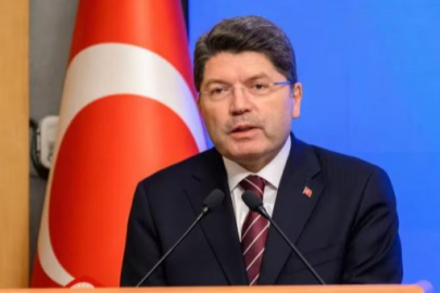 Türk bayrağına çirkin saldırı olayında flaş gelişme! Bakan Tunç açıkladı...