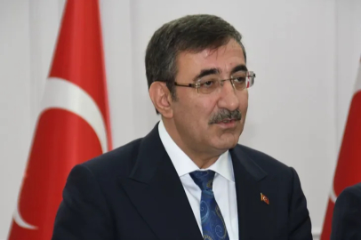 Yılmaz: "Bayrağımıza yönelik saldırı hukuk içinde en sert şekilde karşılık görecektir"