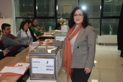 Mimarlar Odası Bursa Şubesi'nde Şirin Rodoplu Şimşek güven tazeledi