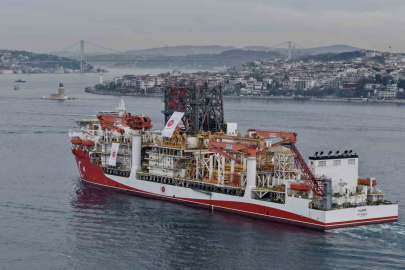 Türk sondaj gemisi Yıldırım İstanbul Boğazı’ndan geçti