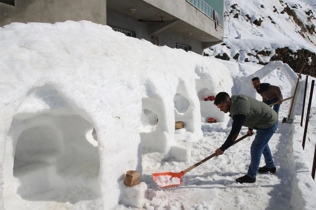 Kardan oyun parkı çocukların yüzünü güldürdü