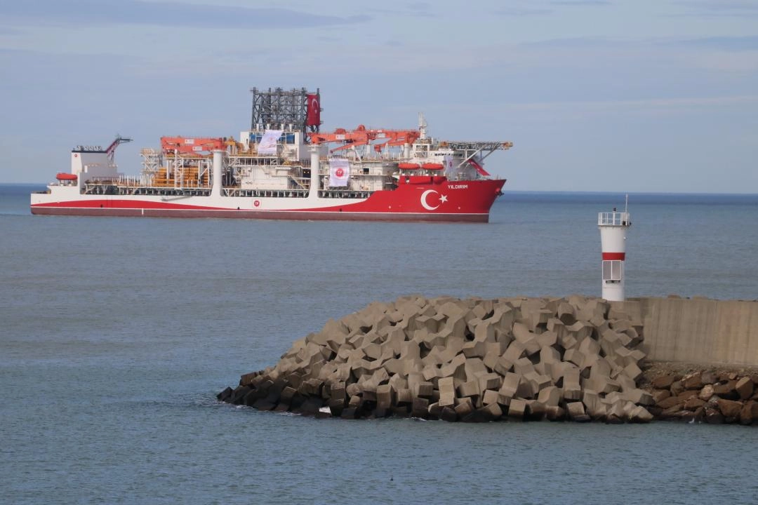 Türkiye’nin yeni sondaj gemisi "Yıldırım" Filyos’ta
