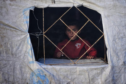 Han Yunus’ta yerinden edilen Filistinlilerin hayatta kalma savaşı