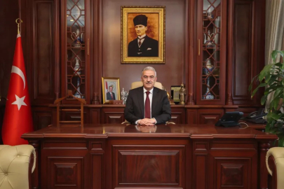 Bursa Valisi Erol Ayyıldız: "Asrın felaketini asrın dayanışmasına dönüştürdük"