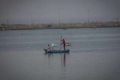 Filistinli balıkçılar tehlikeli olmasına rağmen mesleklerine devam ediyor
