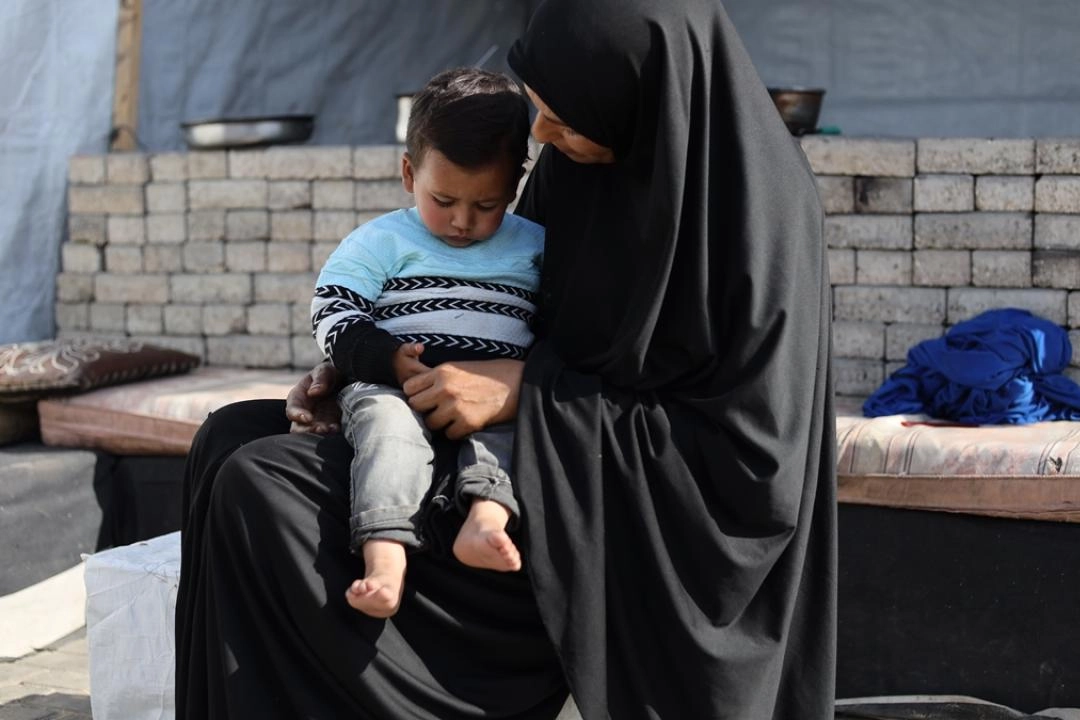 İsrail saldırılarında öksüz kalan Filistinli bebek babaannesiyle yaşama tutunuyor