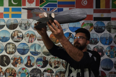 Filistinli üç genç İsrail'in Gazze'ye saldırılarını ve savaş sürecini maketlerle canlandırdı