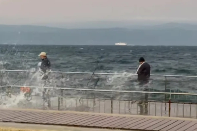 Bursa Valiliği’nden gece yarısı uyarısı! Marmara denizi’nde dev dalgalar bekleniyor