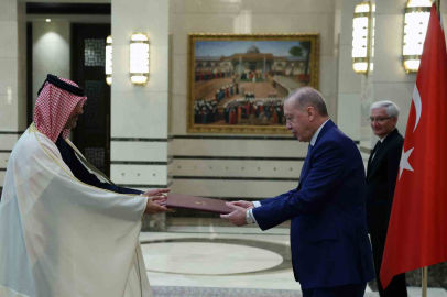 Cumhurbaşkanı Erdoğan’a 3 ülkenin büyükelçisinden güven mektubu