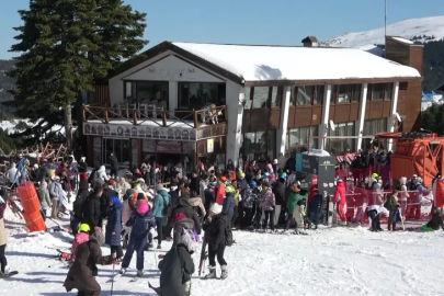Uludağ’da şaşırtan görüntüler: 81 santim kar üstünde yaz güneşi!