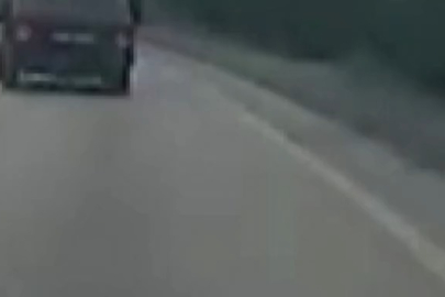 Aracı çocukların üzerine sürdü!