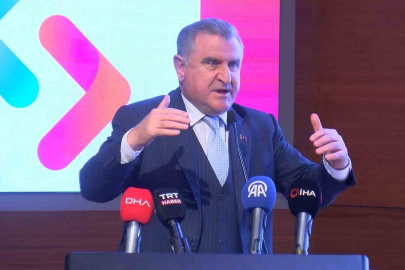 Bakan Bak: "Cumhurbaşkanımız dijitalleşme konusunda önümüzü açıyor"