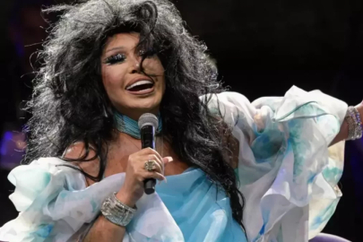 Bülent Ersoy'un Ramazan hediyesi şaşırttı: Işıltılı peçetelik