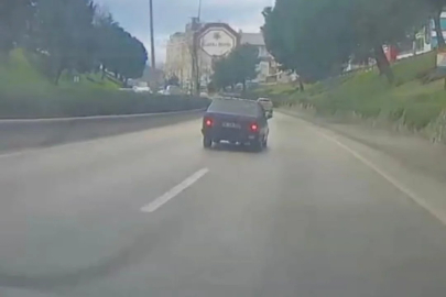 Bursa'da bir sürücü otomobilini kaldırımda yürüyen çocukların üzerine sürdü!