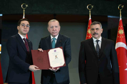 Gercüş Kaymakamı Muhammed Öztaş’a Cumhurbaşkanlığı Külliyesinde anlamlı ödül