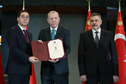 Gercüş Kaymakamı Muhammed Öztaş'a Cumhurbaşkanlığı Külliyesinde anlamlı ödül