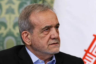 İran Cumhurbaşkanı Pezeşkiyan'dan dünyaya meydan okuma: "Boyun eğmek kabul edilemez!"