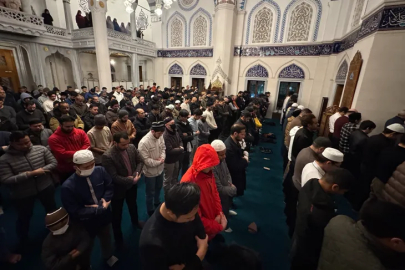 Tokyo Camii'nde Ramazan ayının ilk teravih namazı kılındı