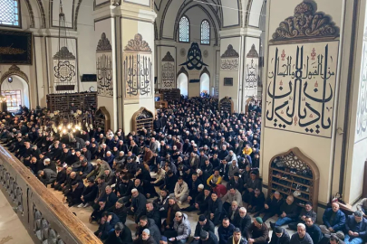Bursa’da Ramazan’ın ilk cuma namazı: Ulu Cami ve meydanlar doldu taştı!