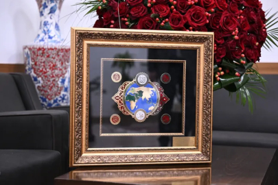 Türk-İslam Birliği sembolü: Bahçeli'nin Erdoğan’a hediye ettiği tablodaki gizli detaylar