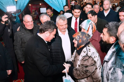 Erkan Aydın’ı duygulandıran hediye! Ramazan sokağı ziyaretinde şok sürpriz