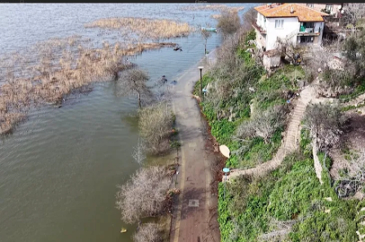 Yaren Leyleği görmeye gelenlerin yürüdüğü yol sulara gömüldü!
