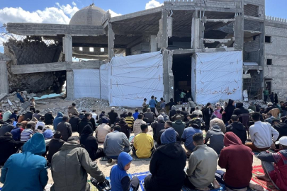 Gazze'de ramazan ayının ikinci cuma namazı kılındı