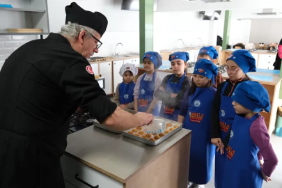 Molla Yegan’da tatlı telaş! Minikler iftar sofrası için kolları sıvadı