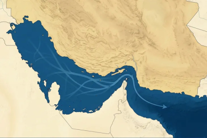 Dünyanın şah damarı kesildi: İran Hürmüz Boğazı’nı kapattı, tankeri İHA ile vurdu!