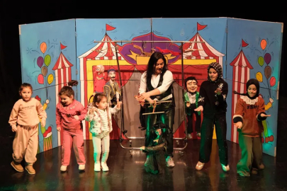 Yıldırımlı çocuklara kukla gösterisi